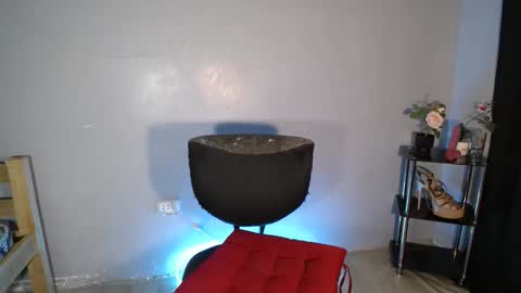 Snapshot of lovely_bellax chatting on April 2, 2:58 pm BELLA online show from April 2, 2:58 pm