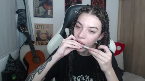 Snapshot of lovely_cass chatting on December 3, 9:12 pm Cassie online show from December 3, 9:12 pm