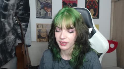 Snapshot of lovely_cass chatting on December 7, 7:49 am Cassie online show from December 7, 7:49 am