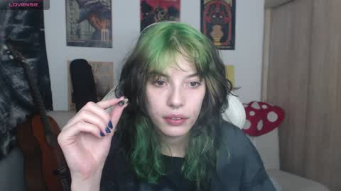 Snapshot of lovely_cass chatting on December 10, 6:22 am Cassie online show from December 10, 6:22 am