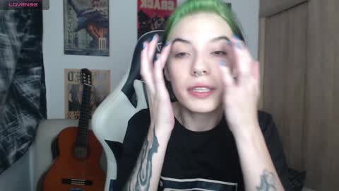 Snapshot of lovely_cass chatting on December 10, 9:54 pm Cassie online show from December 10, 9:54 pm