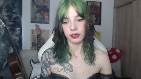 Snapshot of lovely_cass chatting on December 16, 6:16 pm Cassie online show from December 16, 6:16 pm