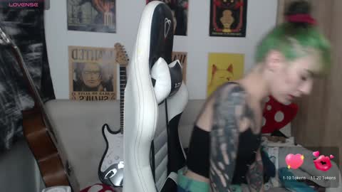 Snapshot of lovely_cass chatting on December 20, 3:03 am Cassie online show from December 20, 3:03 am