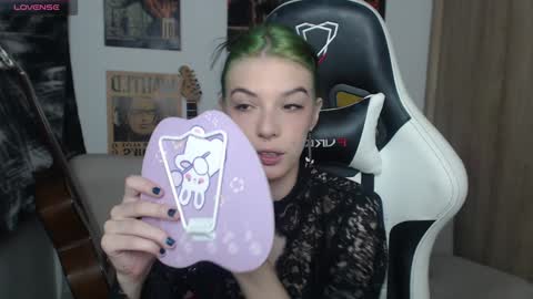 Snapshot of lovely_cass chatting on December 20, 11:58 pm Cassie online show from December 20, 11:58 pm