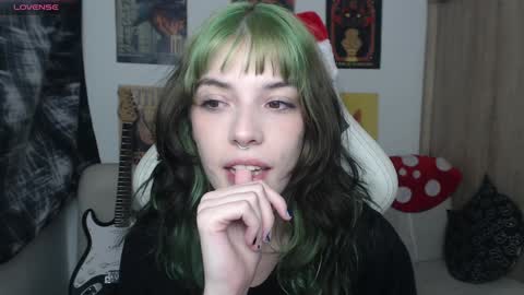 Snapshot of lovely_cass chatting on December 26, 1:07 am Cassie online show from December 26, 1:07 am