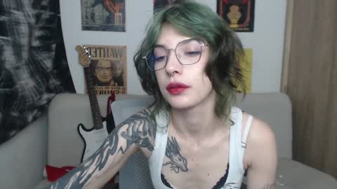 Snapshot of lovely_cass chatting on February 4, 2:49 am Cassie online show from February 4, 2:49 am