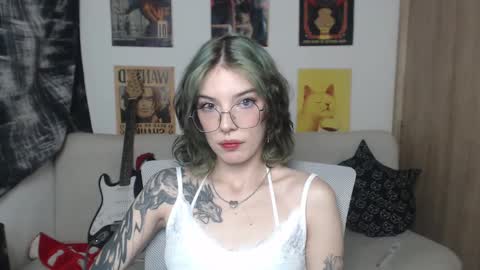 Snapshot of lovely_cass chatting on February 13, 4:54 am Cassie online show from February 13, 4:54 am