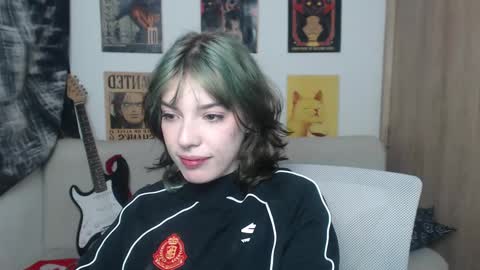 Snapshot of lovely_cass chatting on February 14, 6:23 am Cassie online show from February 14, 6:23 am