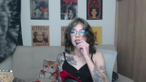 Snapshot of lovely_cass chatting on February 17, 4:20 am Cassie online show from February 17, 4:20 am