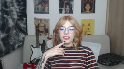 Snapshot of lovely_cass chatting on March 1, 7:08 am Cassie online show from March 1, 7:08 am