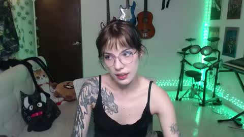 Snapshot of lovely_cass chatting on October 29, 11:39 pm Cassie online show from October 29, 11:39 pm