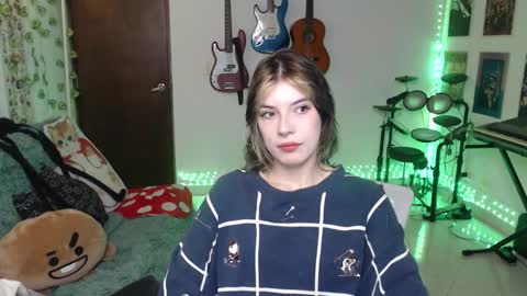Snapshot of lovely_cass chatting on November 11, 7:19 am Cassie online show from November 11, 7:19 am