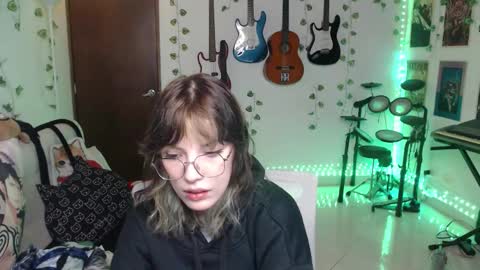 Snapshot of lovely_cass chatting on November 18, 11:48 pm Cassie online show from November 18, 11:48 pm