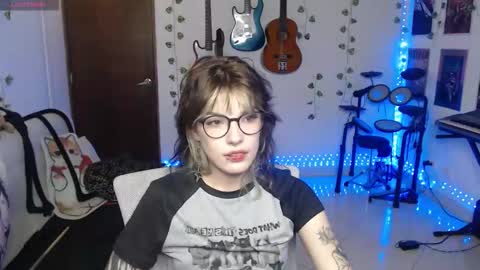 Snapshot of lovely_cass chatting on November 22, 1:26 am Cassie online show from November 22, 1:26 am