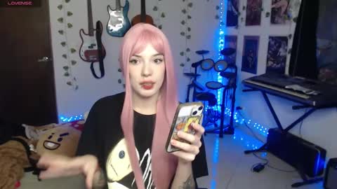 Snapshot of lovely_cass chatting on November 28, 1:19 am Cassie online show from November 28, 1:19 am