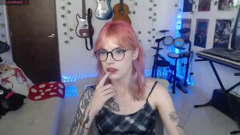 Snapshot of lovely_cass chatting on December 22, 6:49 pm Cassie online show from December 22, 6:49 pm