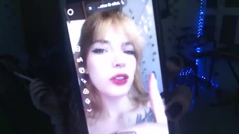 Snapshot of lovely_cass chatting on February 5, 7:35 am Cassie online show from February 5, 7:35 am