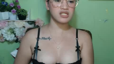 Snapshot of lovely_chicky06 chatting on March 8, 3:54 am hearty2 Hey guys Im Jess online show from March 8, 3:54 am