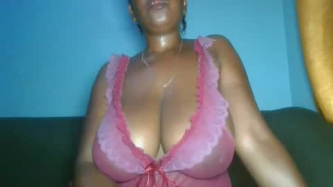 Snapshot of lovely_ebonysweet chatting on April 23, 11:40 pm lovely_ebonysweet online show from April 23, 11:40 pm