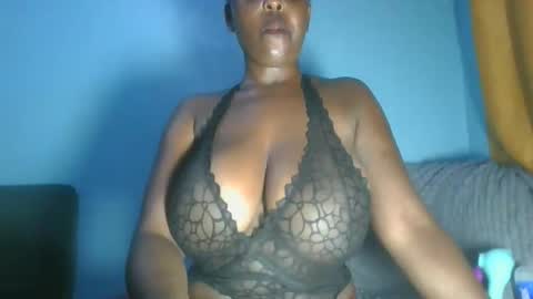 Snapshot of lovely_ebonysweet chatting on June 6, 9:52 pm lovely_ebonysweet online show from June 6, 9:52 pm