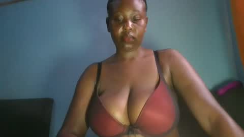 Snapshot of lovely_ebonysweet chatting on June 11, 6:44 am lovely_ebonysweet online show from June 11, 6:44 am
