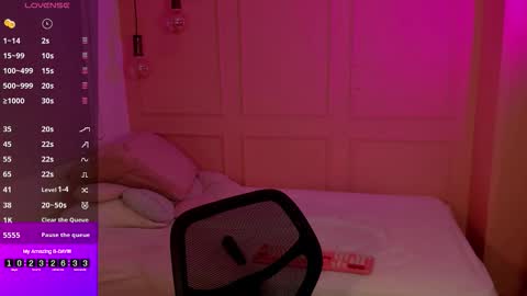 Emma online show from November 11, 1:33 pm