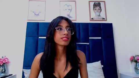 Snapshot of lovely_kitten_ chatting on October 29, 2:08 pm   online show from October 29, 2:08 pm
