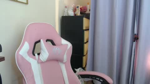 Snapshot of lovely_laura09 chatting on October 20, 3:18 am Lovely Laura online show from October 20, 3:18 am