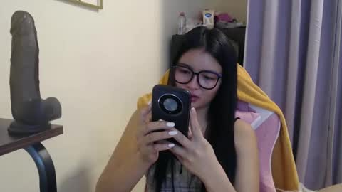 Snapshot of lovely_laura09 chatting on October 22, 10:20 pm Lovely Laura online show from October 22, 10:20 pm