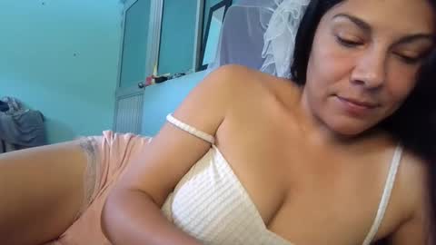 Snapshot of lovely_maia chatting on May 26, 7:10 pm Maya online show from May 26, 7:10 pm