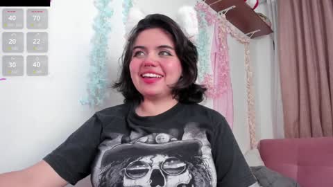 Snapshot of lovely_paris_01 chatting on December 19, 4:34 am Paris Rose online show from December 19, 4:34 am