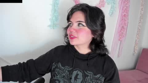 Snapshot of lovely_paris_01 chatting on December 31, 4:38 am Paris Rose online show from December 31, 4:38 am