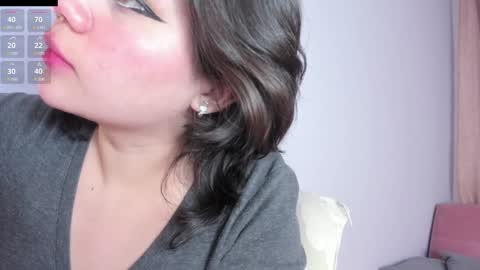 Snapshot of lovely_paris_01 chatting on January 28, 5:43 am Paris Rose online show from January 28, 5:43 am