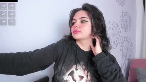 Snapshot of lovely_paris_01 chatting on February 7, 4:27 am Paris Rose online show from February 7, 4:27 am