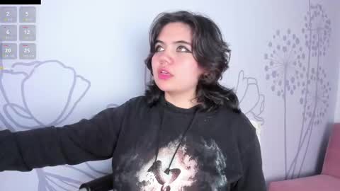Snapshot of lovely_paris_01 chatting on February 15, 7:49 am Paris Rose online show from February 15, 7:49 am
