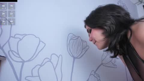 Snapshot of lovely_paris_01 chatting on March 5, 5:40 am Paris Rose online show from March 5, 5:40 am