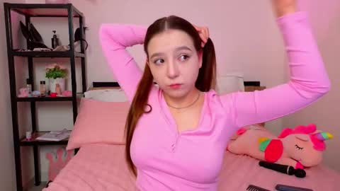 Snapshot of lovely_poppy chatting on September 20, 1:39 am Lolly online show from September 20, 1:39 am