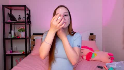 Snapshot of lovely_poppy chatting on October 11, 1:27 am Lolly online show from October 11, 1:27 am