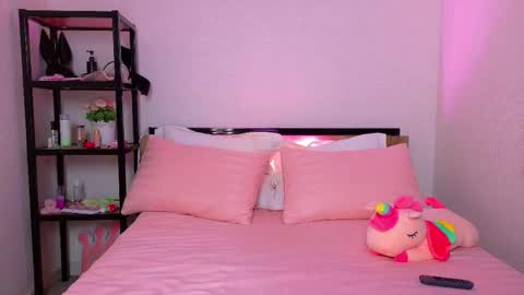 Snapshot of lovely_poppy chatting on October 13, 1:27 am Lolly online show from October 13, 1:27 am