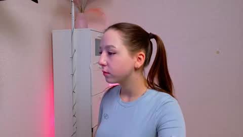 Snapshot of lovely_poppy chatting on October 14, 1:50 am Lolly online show from October 14, 1:50 am