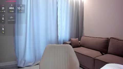 Snapshot of lovely_poppy chatting on July 3, 2:18 am Lolly online show from July 3, 2:18 am