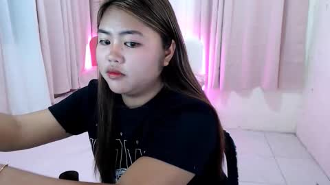 Snapshot of lovely_shine chatting on January 17, 6:11 pm lovely_shine online show from January 17, 6:11 pm