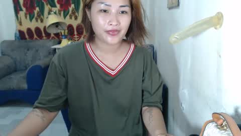 Snapshot of lovely_singlemom chatting on January 8, 8:39 pm ask me dear online show from January 8, 8:39 pm