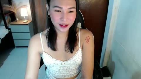 Snapshot of lovely_yna444 chatting on January 14, 5:46 am Yna online show from January 14, 5:46 am