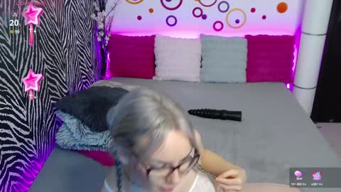 Snapshot of lovelybutterfly chatting on January 12, 1:05 pm online show from January 12, 1:05 pm