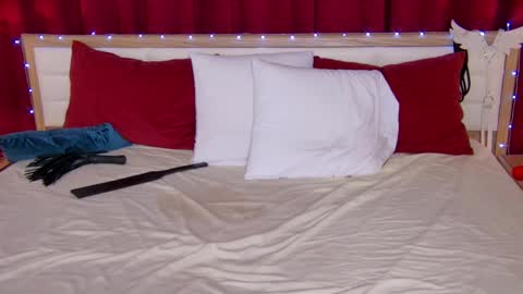 Caroline online show from March 10, 7:42 am