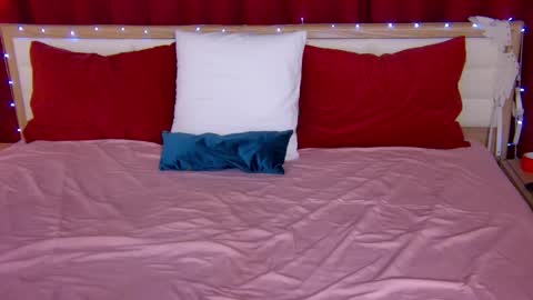 Caroline online show from November 27, 1:29 am