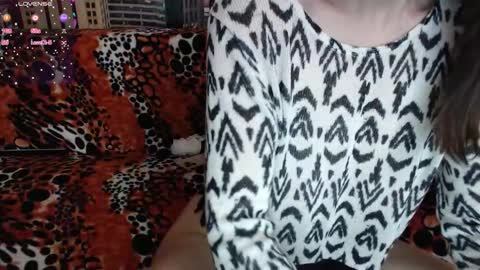 Snapshot of lovelydariss6 chatting on February 28, 2:34 am Dee online show from February 28, 2:34 am