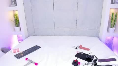 Snapshot of lovelyeyesx chatting on March 19, 5:06 pm Lovely online show from March 19, 5:06 pm