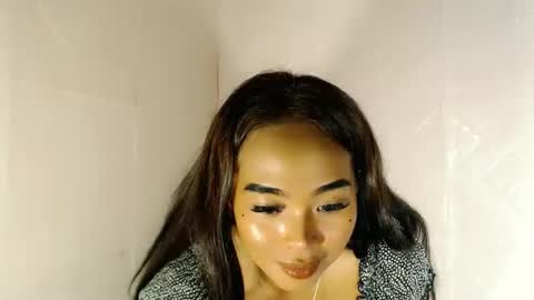 Snapshot of lovelykayleexx chatting on December 13, 1:12 pm ara online show from December 13, 1:12 pm